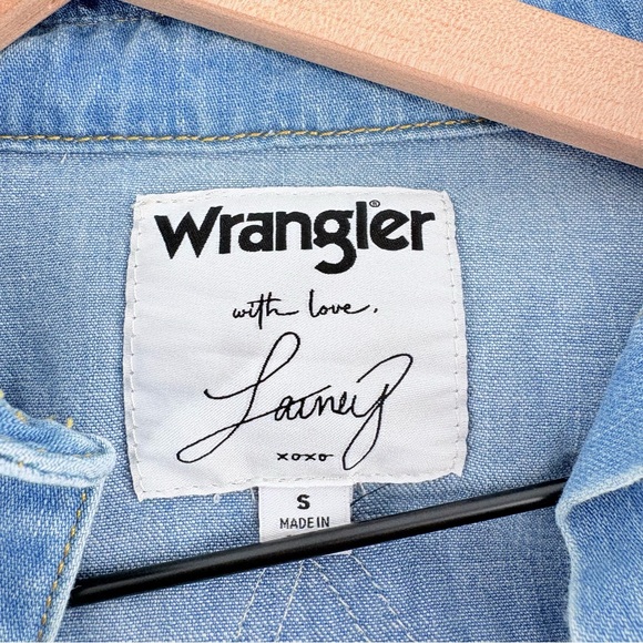 Wrangler x Lainey Wilson Starry Western Snap Denim Shirt - Picture 13 of 15